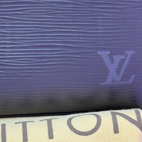 Louis Vuitton Epi Leather Bowling Montaigne PM in Black - Picture 4 of 12